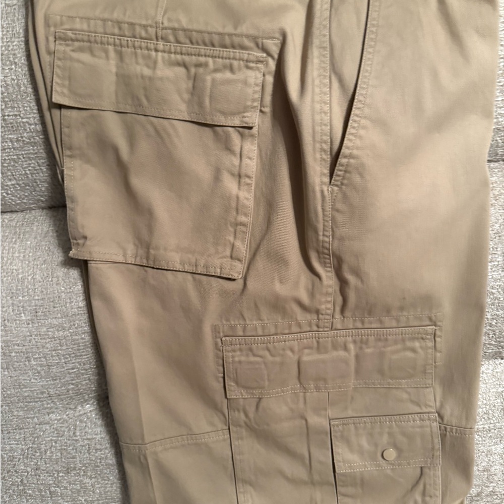 Cargo Beige Shorts - Picture 2 of 7